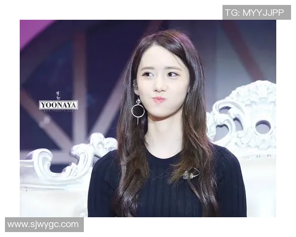 足球明星林允儿展现魅力与实力引领新一代球迷热潮 足球明星林允儿展现魅力与实力引领新一代球迷热潮