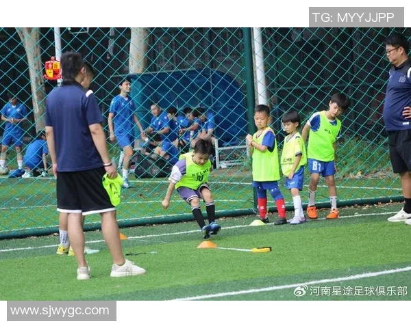 如何顺利参加足球试训并提升自己的选拔机会和表现技巧